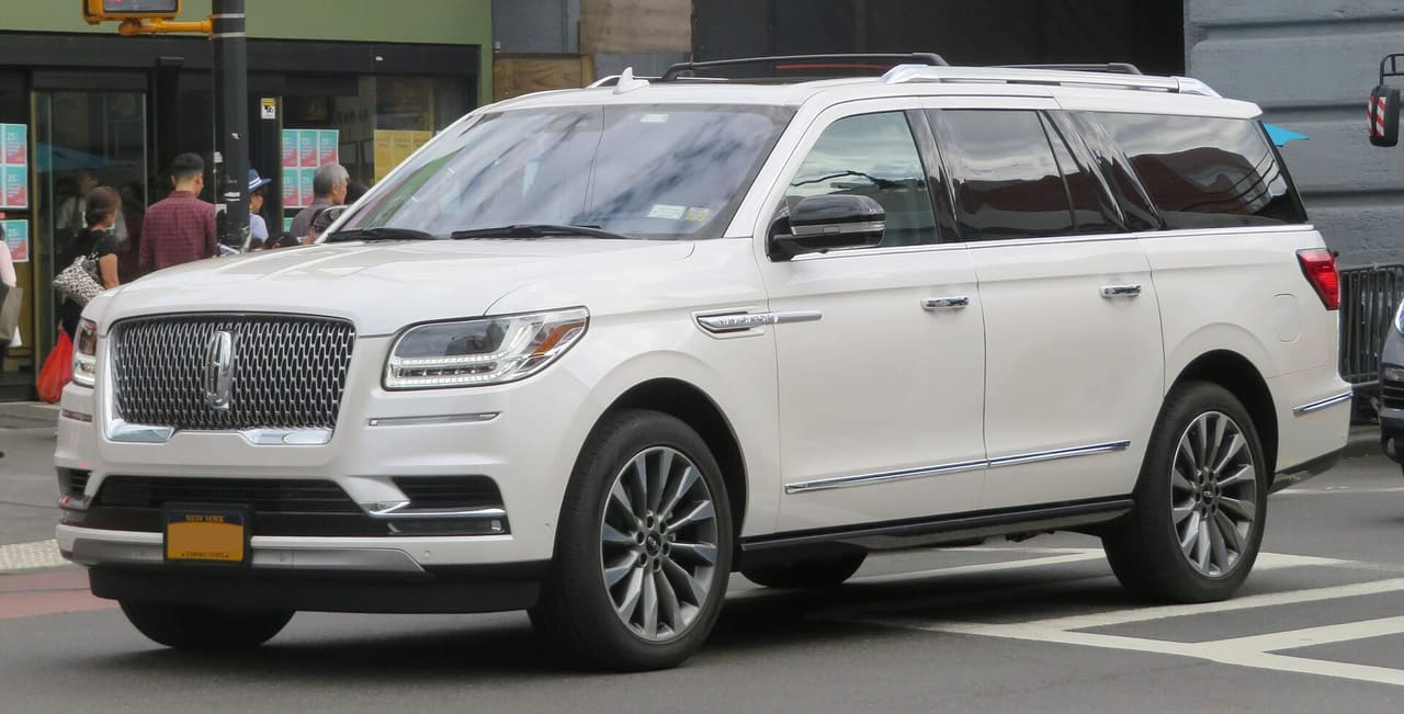 Lincoln Navigator — USA → UAE cost guide