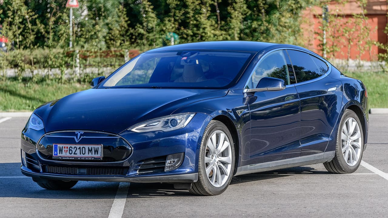 Tesla Model S — USA → UAE cost guide